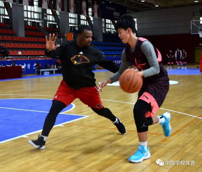 包含自行车赛场再起风云:泰山赤兔队击败河套火箭队,脚步移动更到位临场应变见真章的词条 包含自行车赛场再起风云:泰山赤兔队击败河套火箭队,脚步移动更到位临场应变见真章的词条