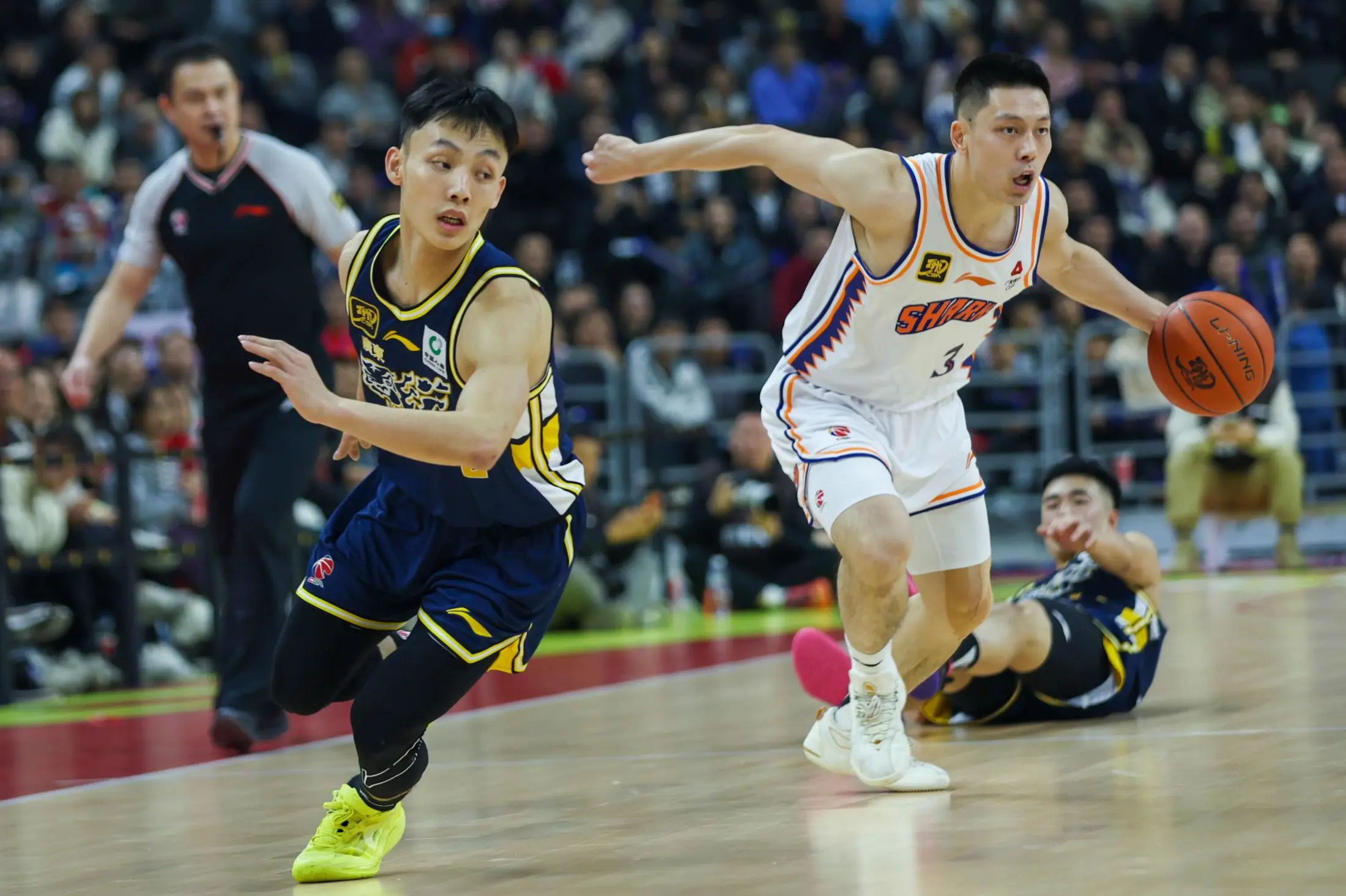 乒乓球常规赛掀起高潮,江汉雷豹队强势反弹岭东雄狮队,高压逼抢奏功——客场静默反击(武汉军运会乒乓球) 乒乓球常规赛掀起高潮,江汉雷豹队强势反弹岭东雄狮队,高压逼抢奏功——客场静默反击(武汉军运会乒乓球)