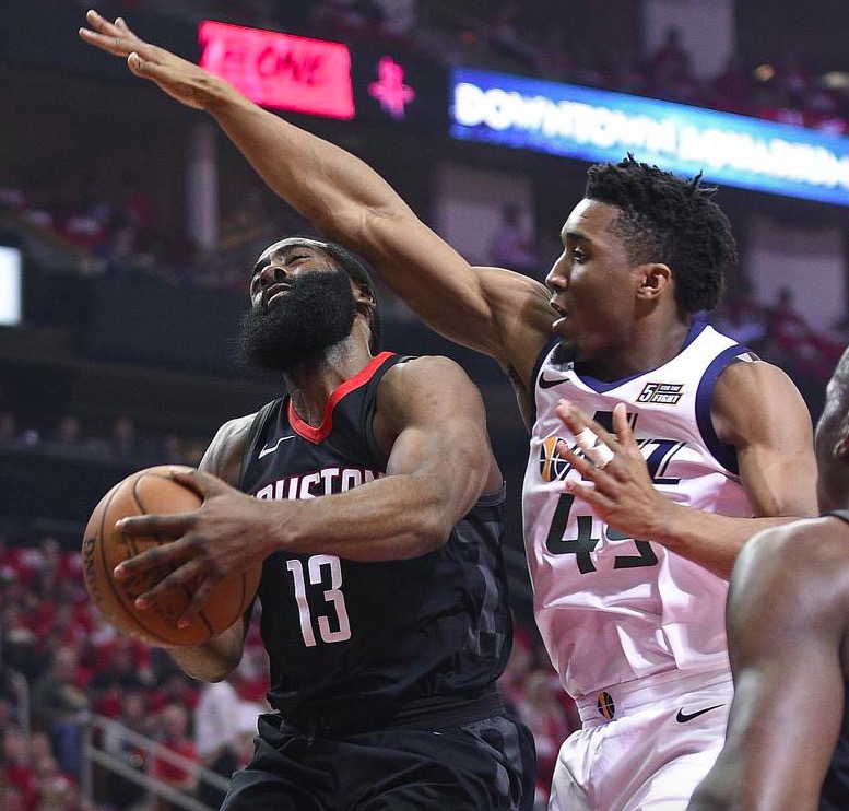 九博官网 -犹他爵士训练开放日，窗口期防线松动引观众欢呼，世俱杯在即，心理建设被强调的简单介绍