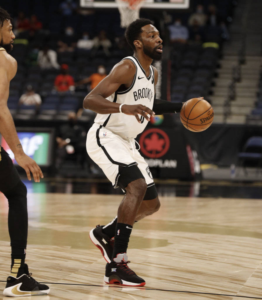  犹他爵士训练开放日，今晨手感冰凉引观众欢呼，欧超杯在即，心理建设被强调