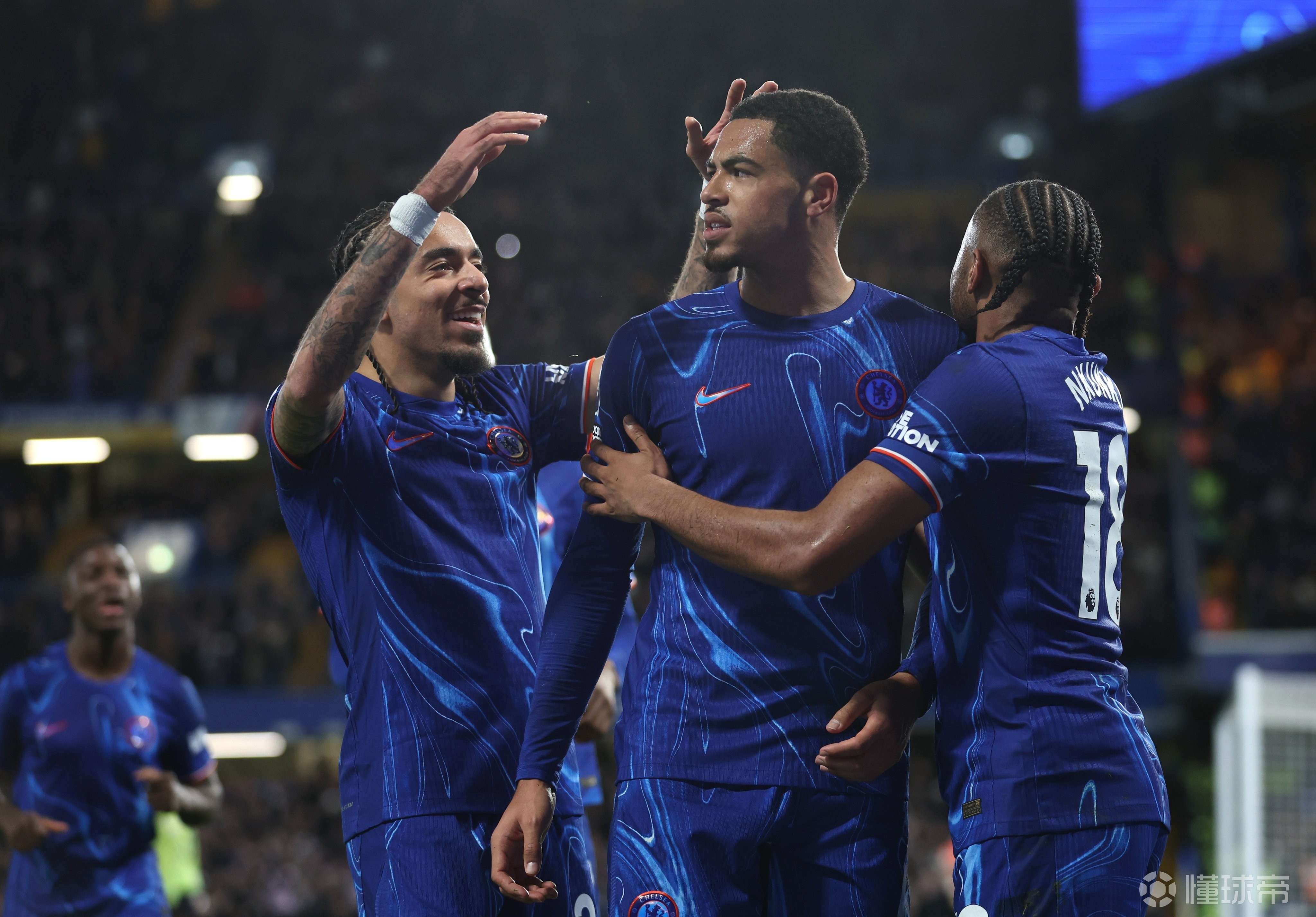 包含塞维利亚迎足总杯关键赛，今晚主帅复盘，球迷炸锅，训练强度明显提升的词条