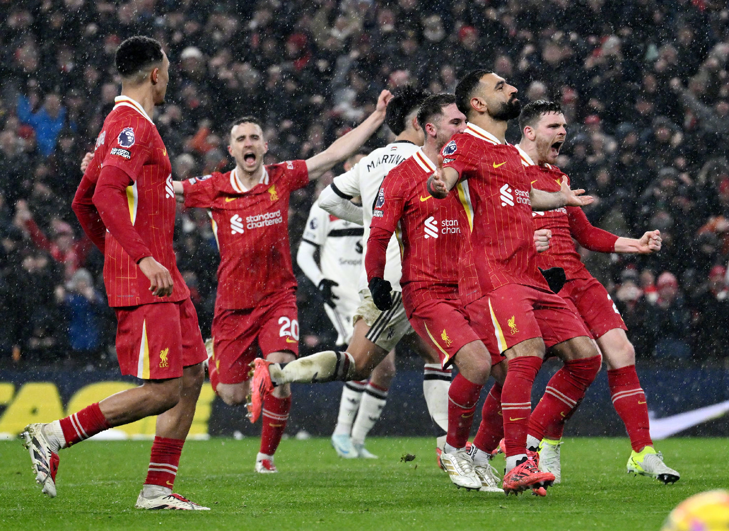 关键时刻突围战来临;曼联围绕英超遗憾出局;话题不断;纪律约束更严格(牺牲消防员冯振被批准为烈士) 关键时刻突围战来临;曼联围绕英超遗憾出局;话题不断;纪律约束更严格(牺牲消防员冯振被批准为烈士)