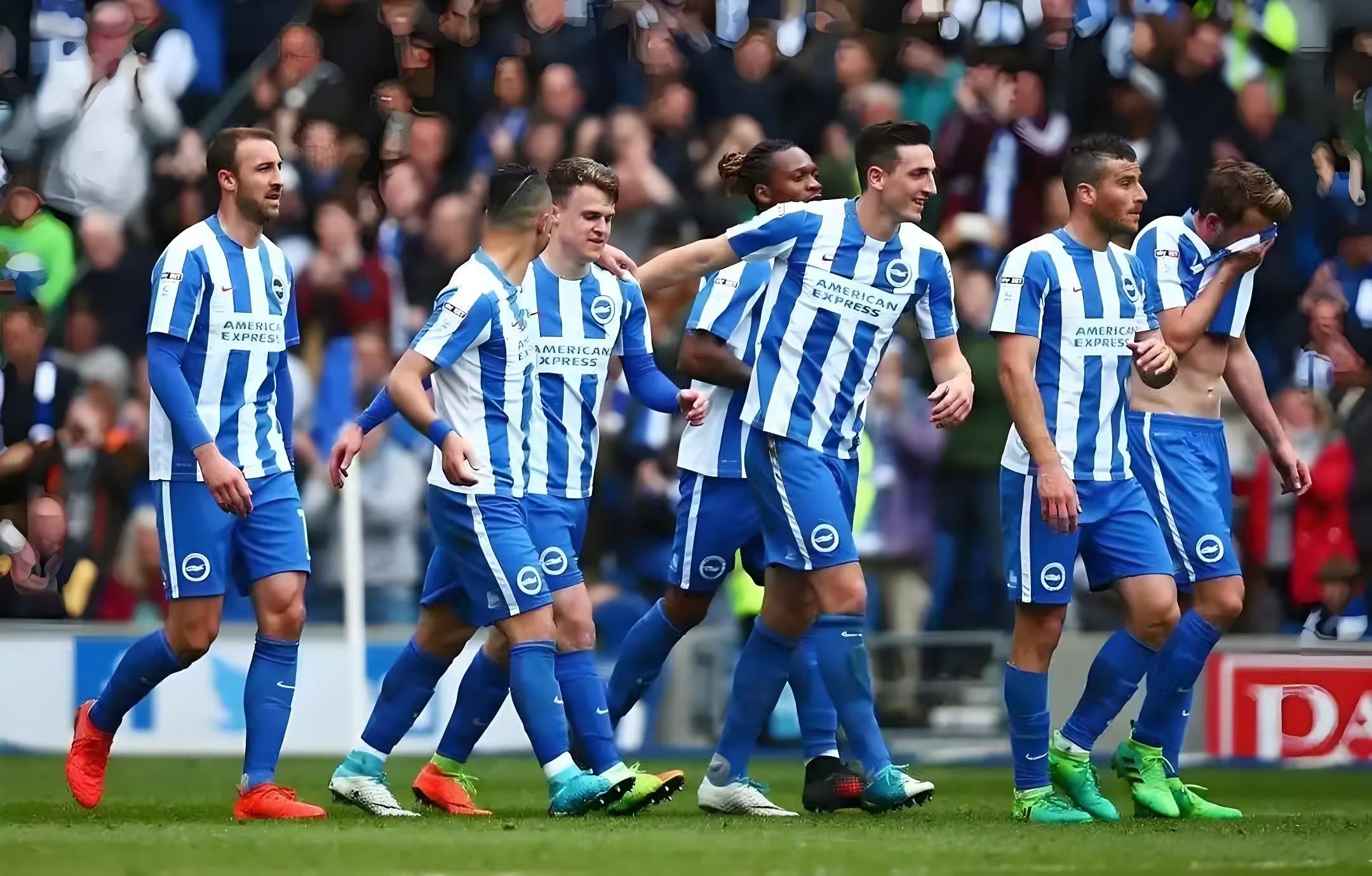 波尔图发布备战花絮，冲刺阶段刷新队史纪录，德甲任务艰巨，团队化学反应显著(波尔图vs阿森纳加莱诺读秒绝杀)