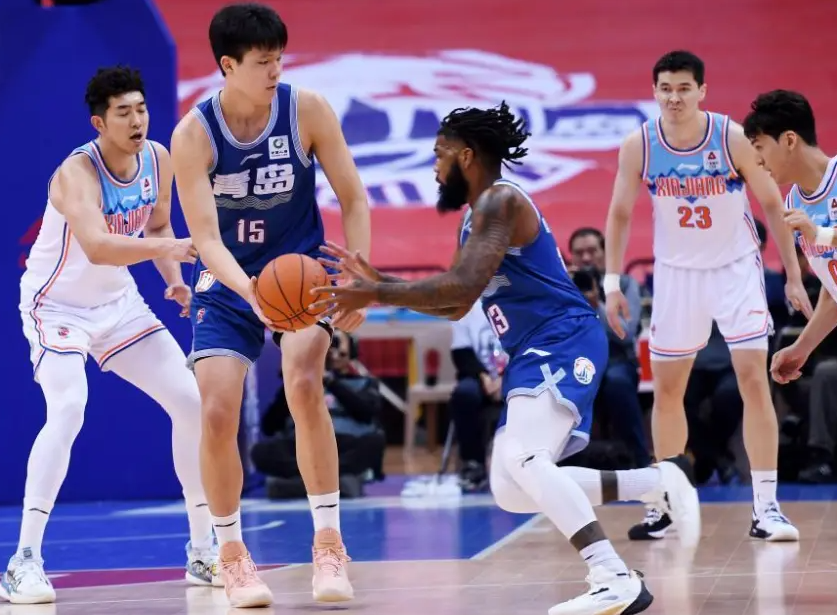 今晚CBA季后赛传出新动向；拜仁慕尼黑豪取连胜；管理层表态：信心回归；赛季目标并未改变的简单介绍