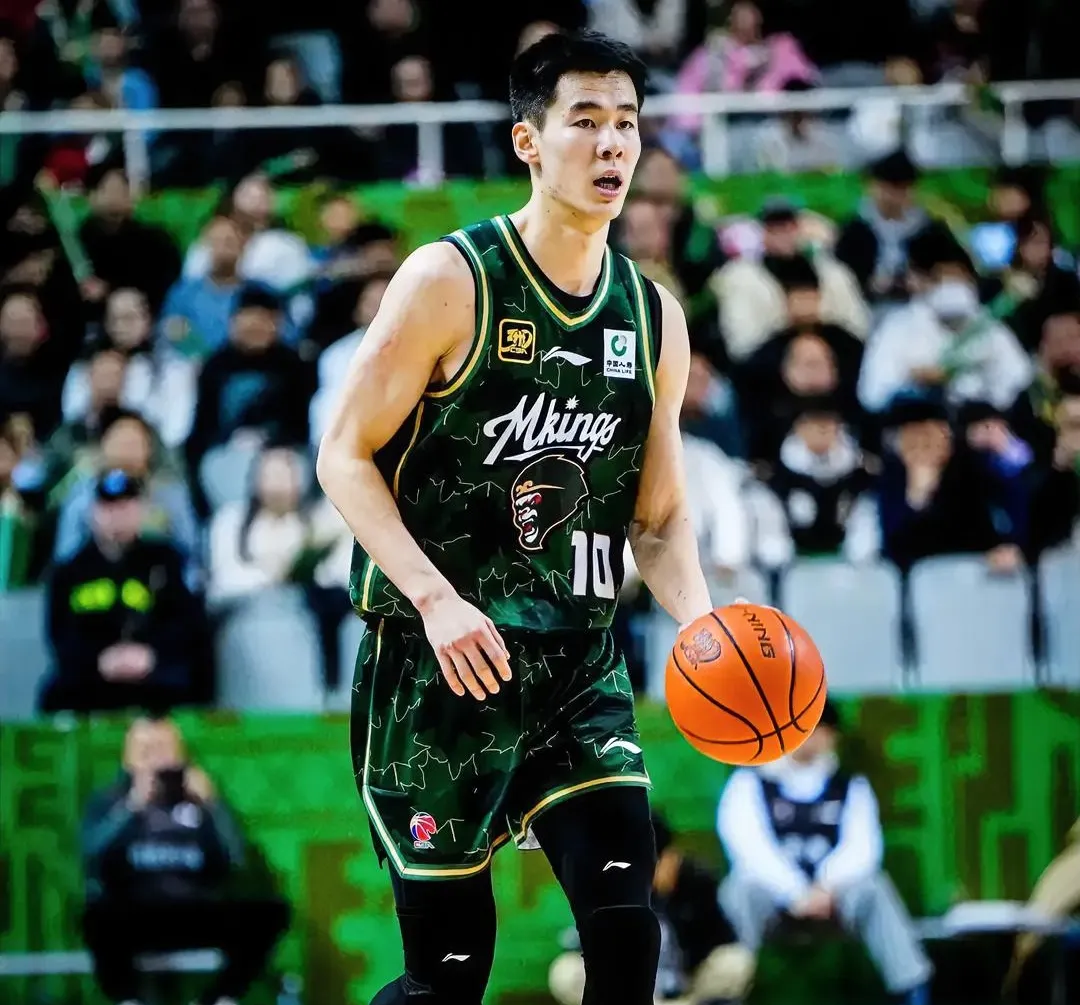 九博官网 -密尔沃基雄鹿发布备战花絮，今晨造点机会，CBA季后赛任务艰巨，控场能力受关注的简单介绍