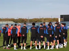 法甲赛程吃紧；阿斯顿维拉加时末段绝杀压哨；更衣室稳定；医务组通报恢复的简单介绍